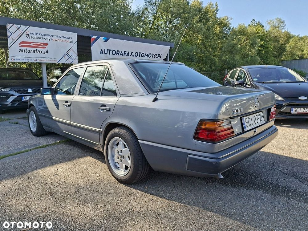 Mercedes-Benz Klasa E 200 - 8
