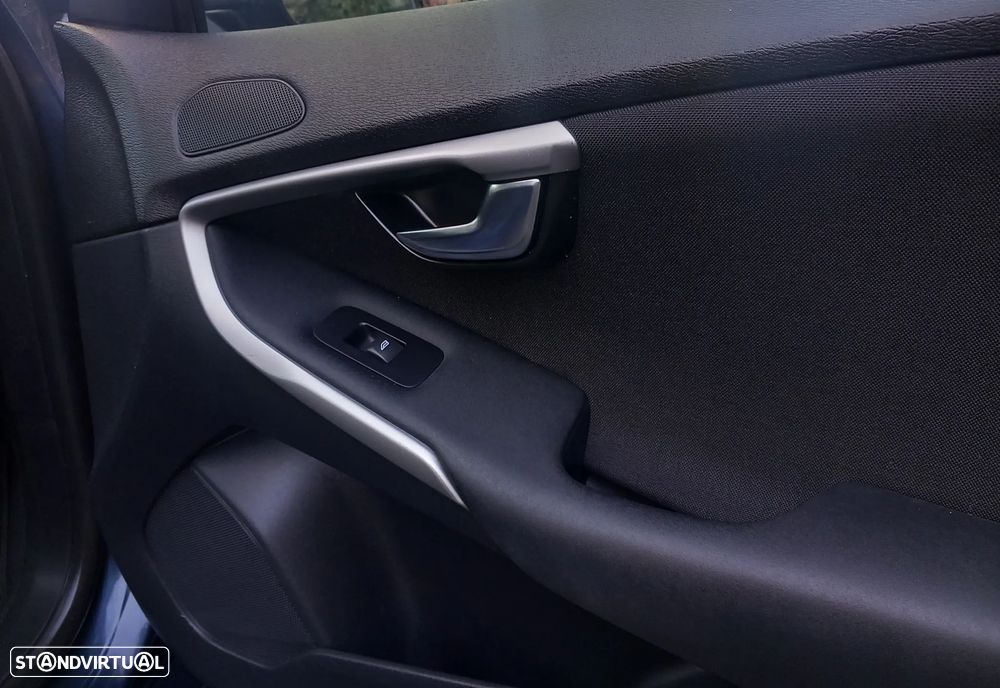 Volvo V40 D2 Summum - 16