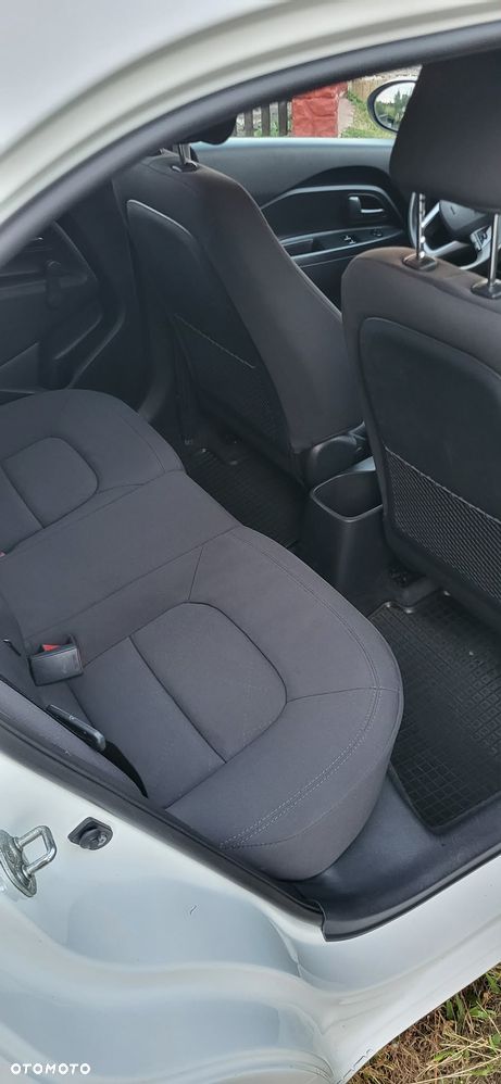 Kia Rio 1.4 crdi M - 10