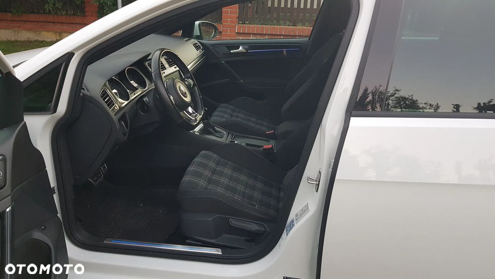 Volkswagen Golf - 18