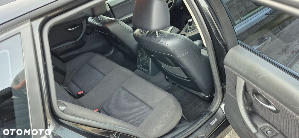 BMW Seria 3 320d DPF Touring - 26