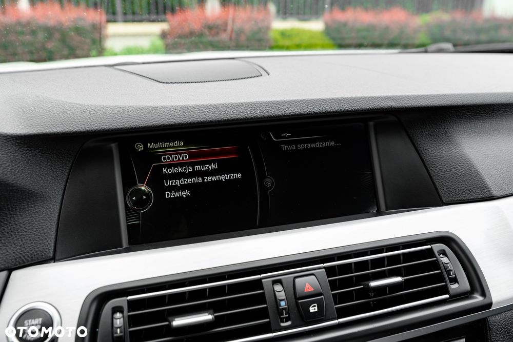 BMW Seria 5 520d - 32