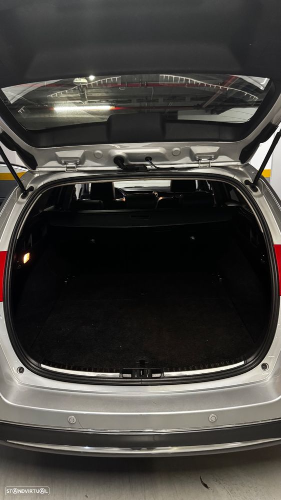 Toyota Auris Touring Sports 1.8 HSD Exclusive +Sky+Navi - 6