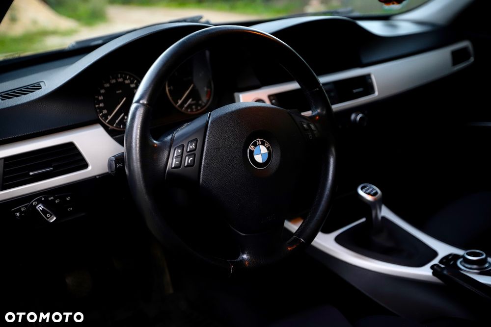 BMW Seria 3 318d - 12