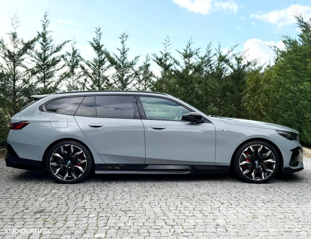 BMW i5 - 5