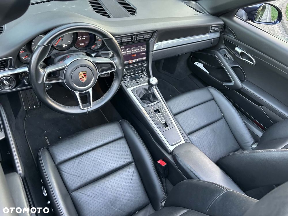 Porsche 911 Carrera - 14
