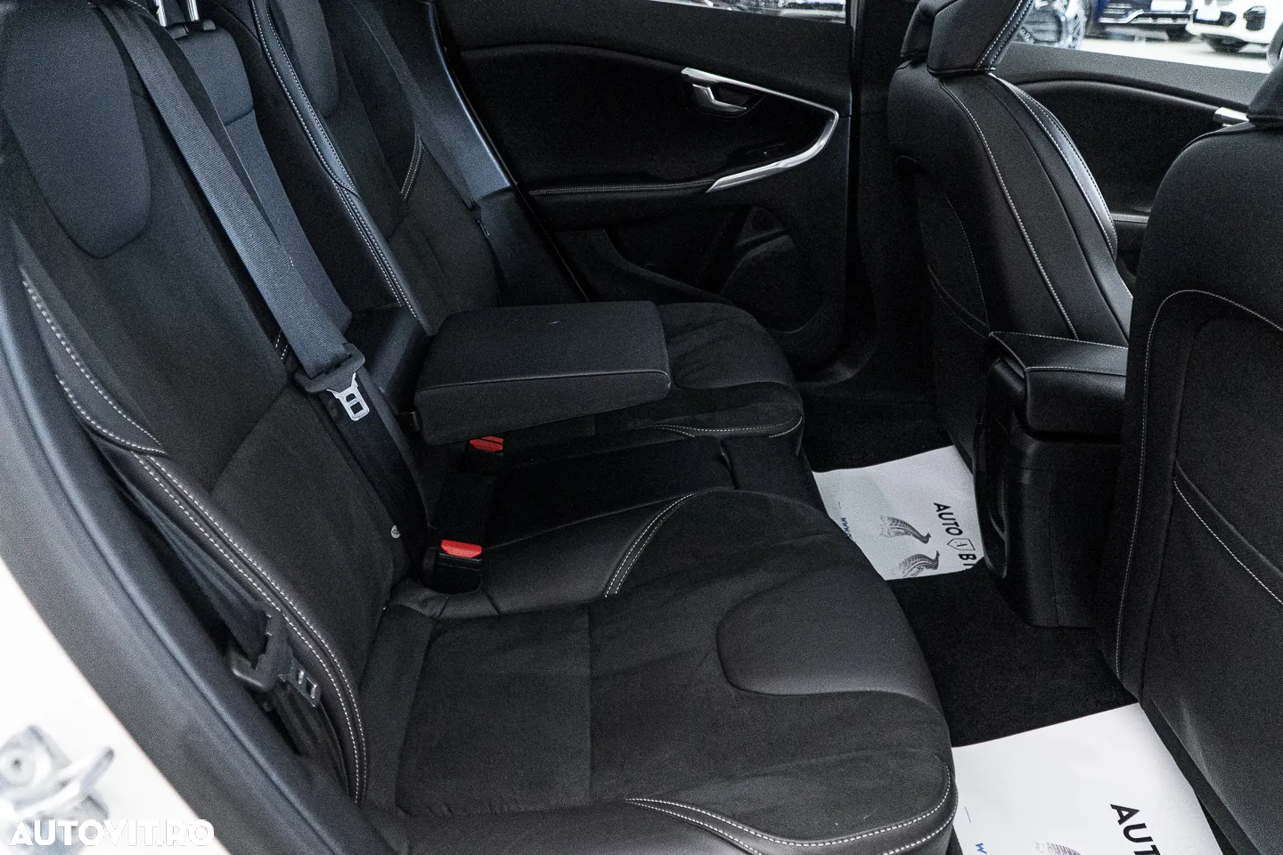 Volvo V40 T3 Geartronic RDesign - 8