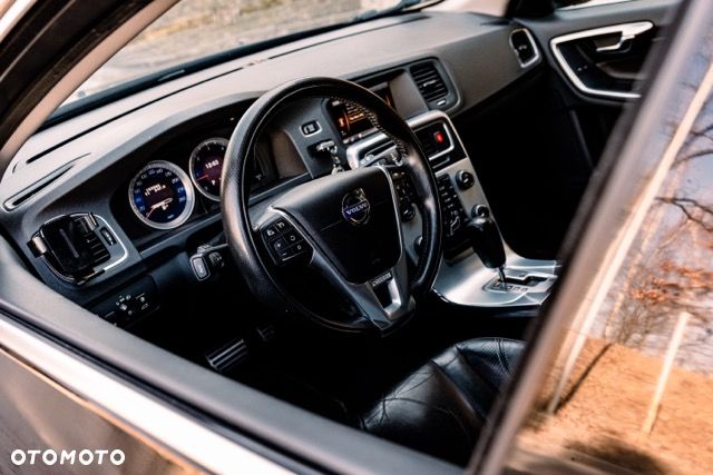 Volvo V60 D3 Geartronic R-Design - 11