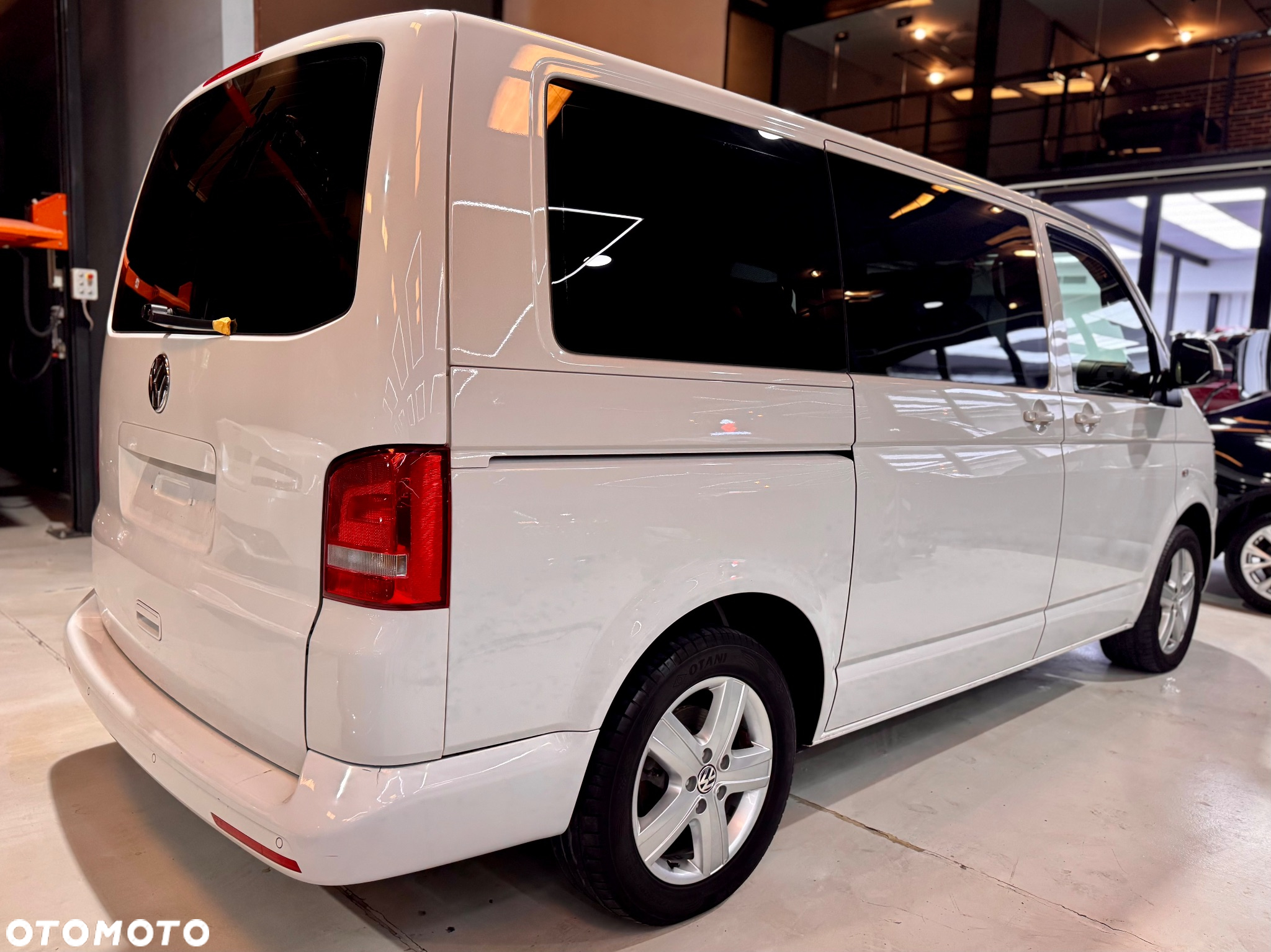 Volkswagen Multivan - 11