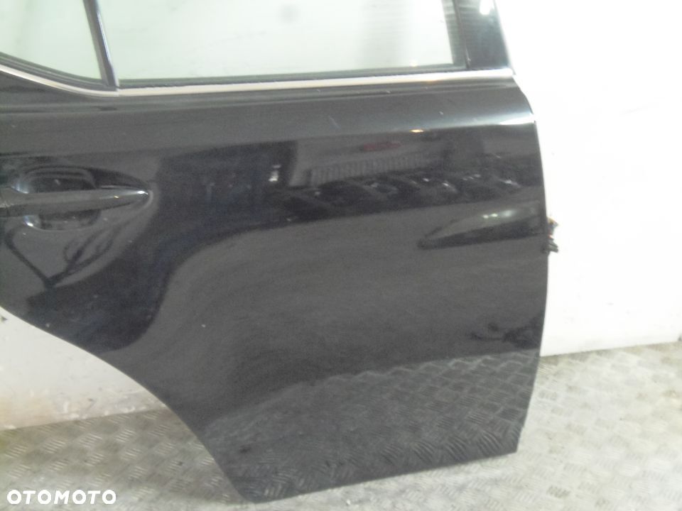 DRZWI PRAWE TYŁ LEXUS IS II 220 SEDAN K.L 212 - 4