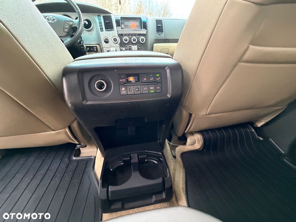 Toyota Sequoia - 27
