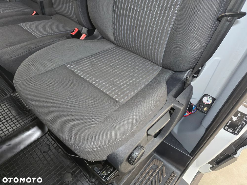 Ford TRANSIT 350-170 IZOTERMA WINDA 750Kg 48 Tyś Km SERWIS ASO FORD DO OSTATNIEGO Km SALON PL STAN JAK NOWY TEMPOMAT KLIMA ELKTRYKA ASYSTEN KIEROWCY WZMOCNIONE TYLNE ZAWIESZENIE RESOR + PODUSZKI PNEŁMATYCZNE - 36