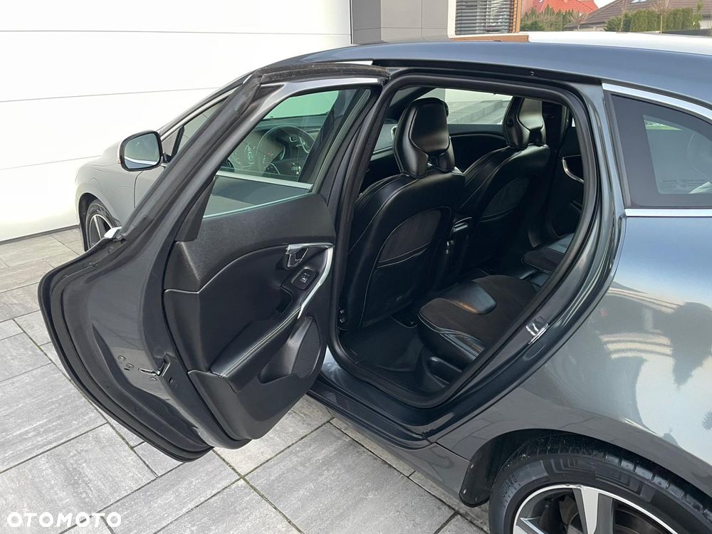 Volvo V40 D2 R Design - 16