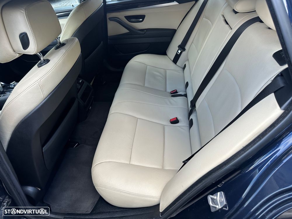 BMW 520 d Exclusive Auto 129g - 30