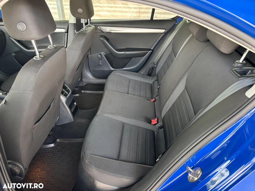 Skoda Octavia 1.6 TDI DSG Ambition - 31