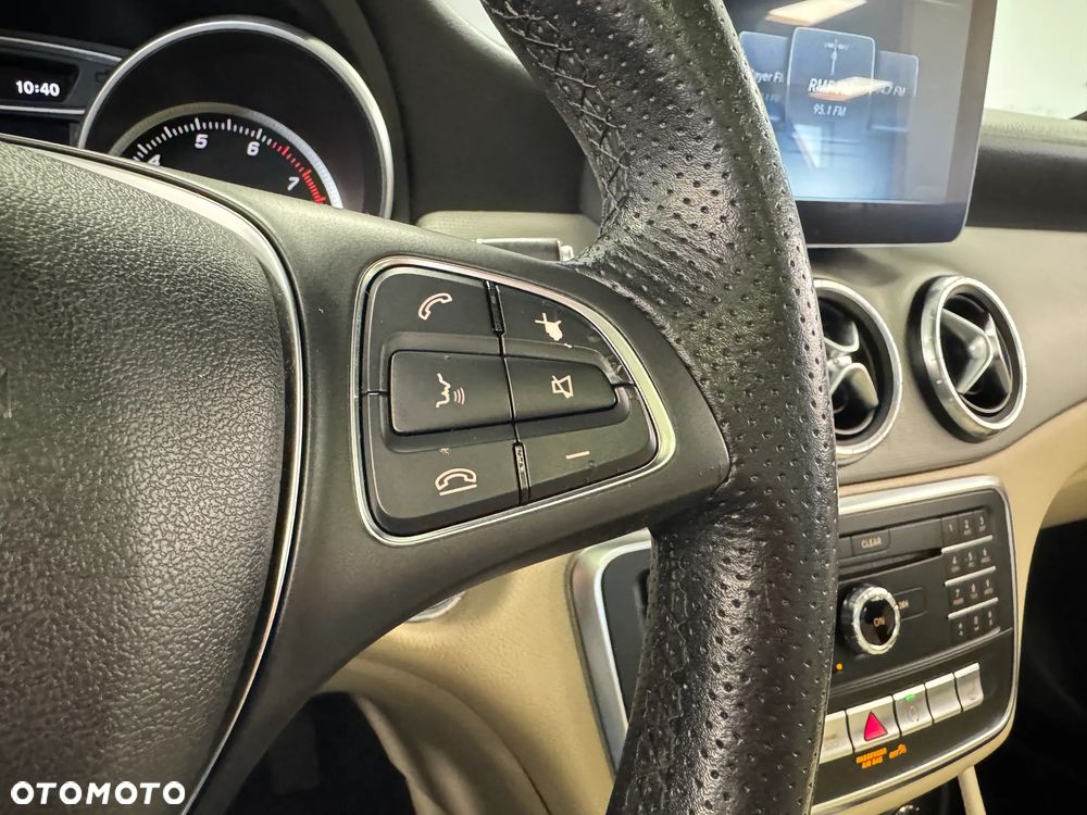 Mercedes-Benz CLA 250 7G-DCT UrbanStyle Edition - 12