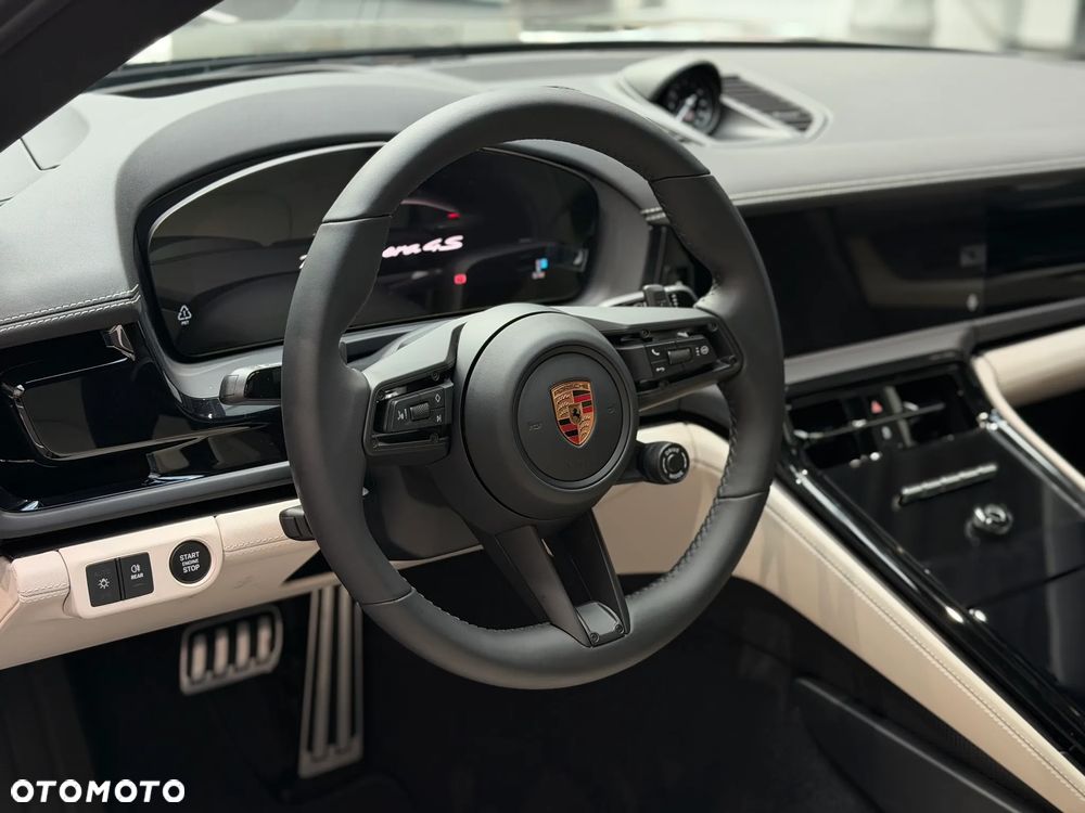 Porsche Panamera - 16