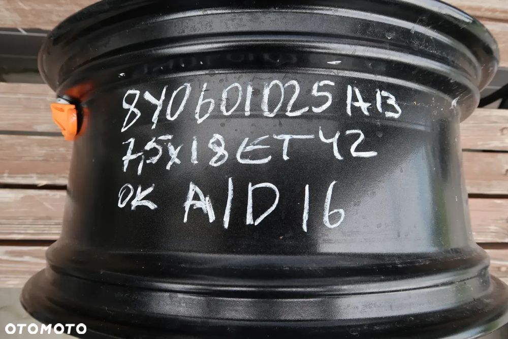 AD16 Felga Audi A3 8y0601025AB 7,5x18et42 - 6