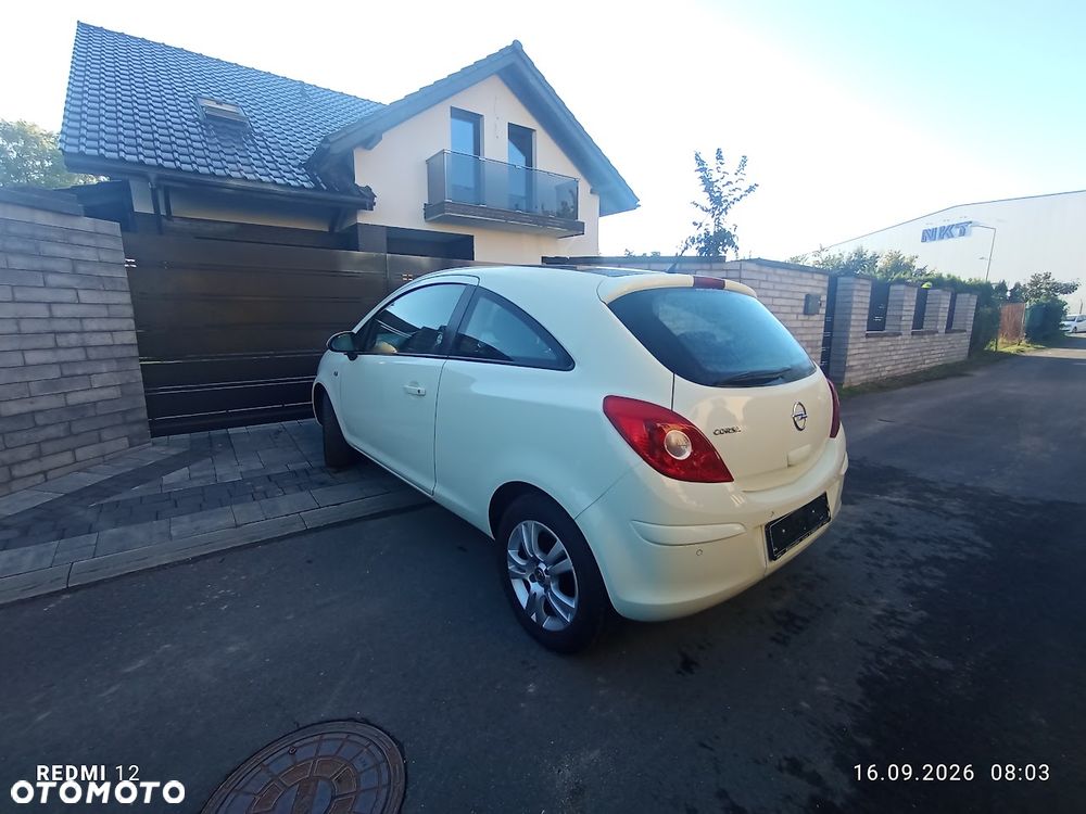 Opel Corsa 1.4 16V Innovation - 9