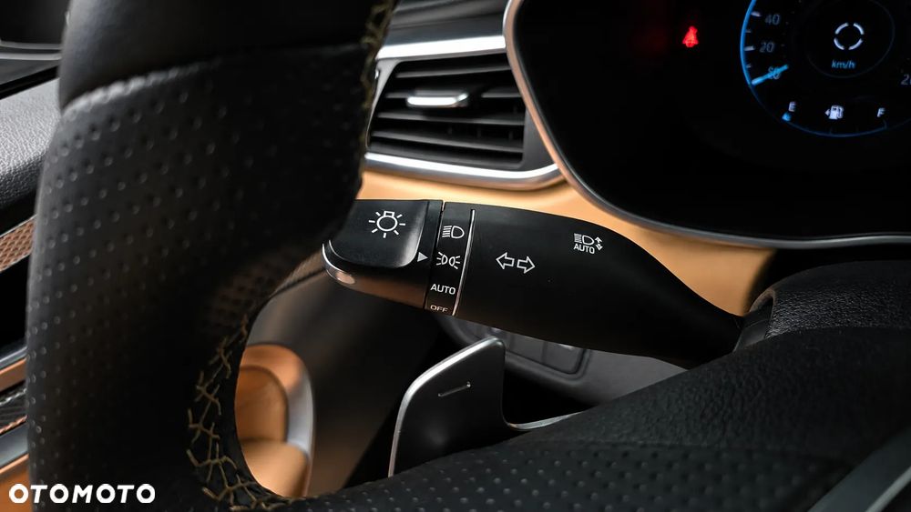 Genesis G70 2.0T Plus AWD 8AT Luxury - 14