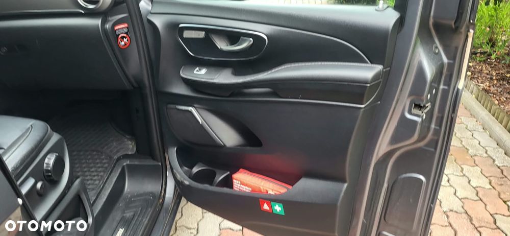 Mercedes-Benz Klasa V 300 d 4-Matic 9G-Tronic - 12