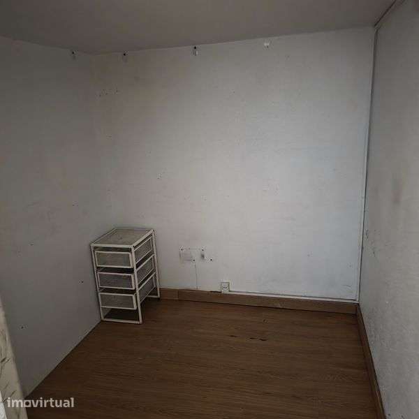 Arrenda-se espaço comercial em Queluz - Grande imagem: 5/8