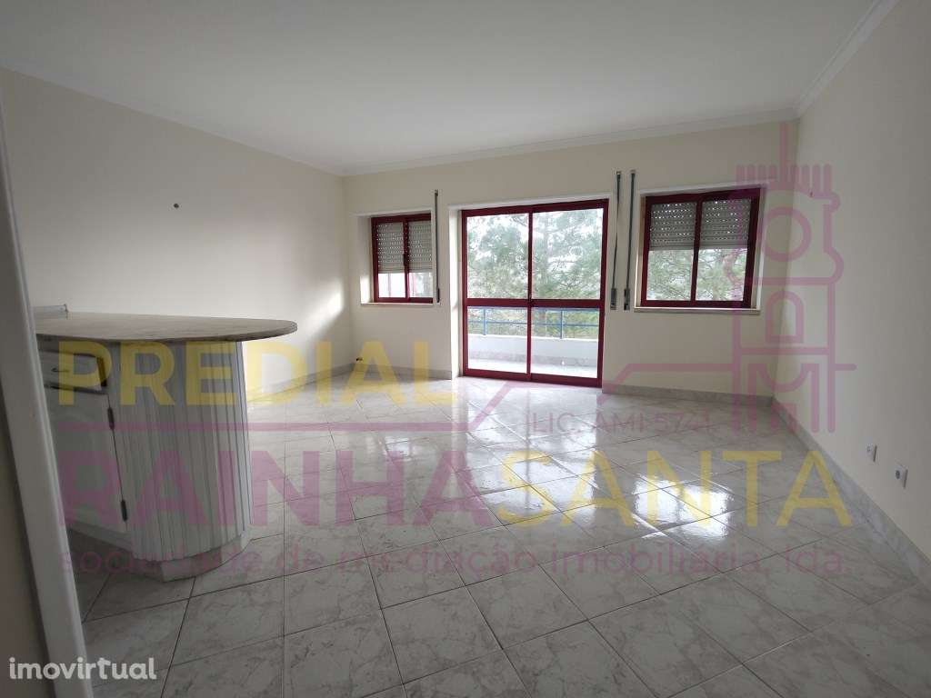 Apartamento T1 com varanda - Vistas de mar - 100 metros da praia - Grande imagem: 2/18