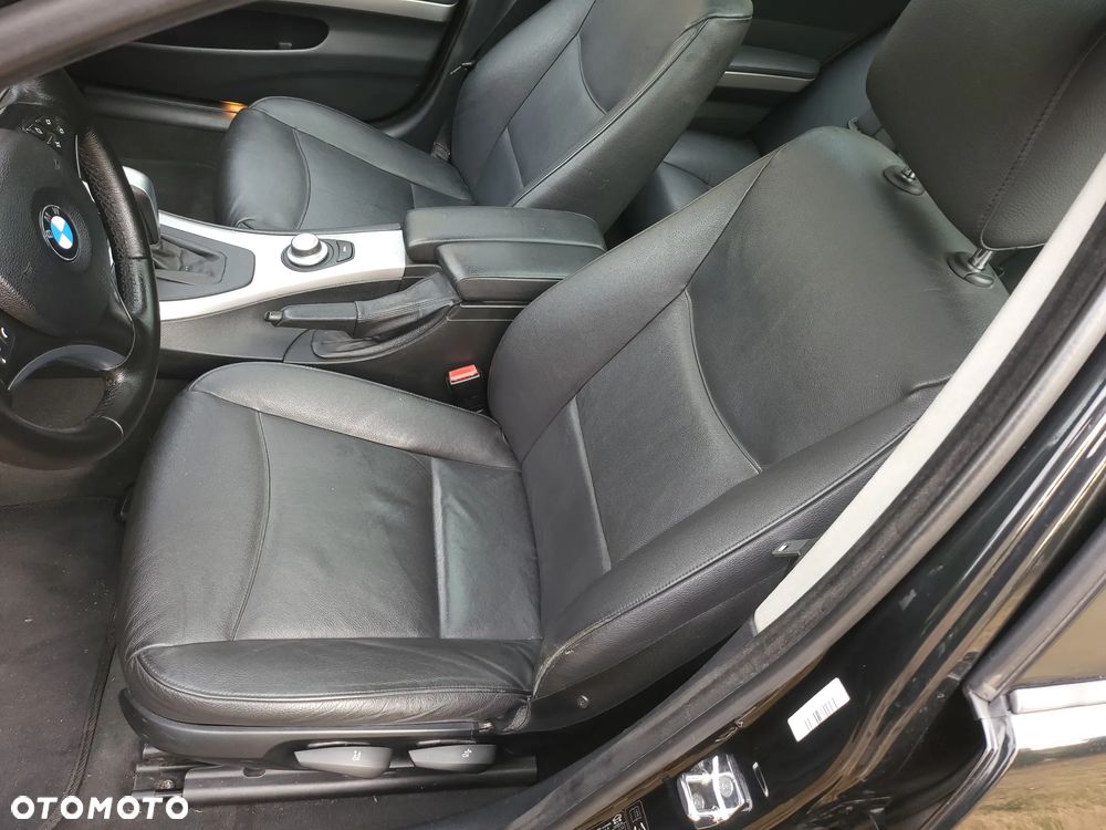 BMW Seria 3 318i Touring - 36