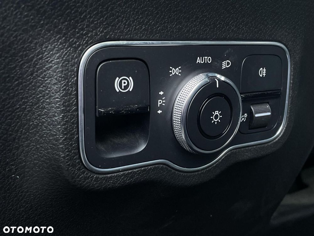 Mercedes-Benz GLB - 27