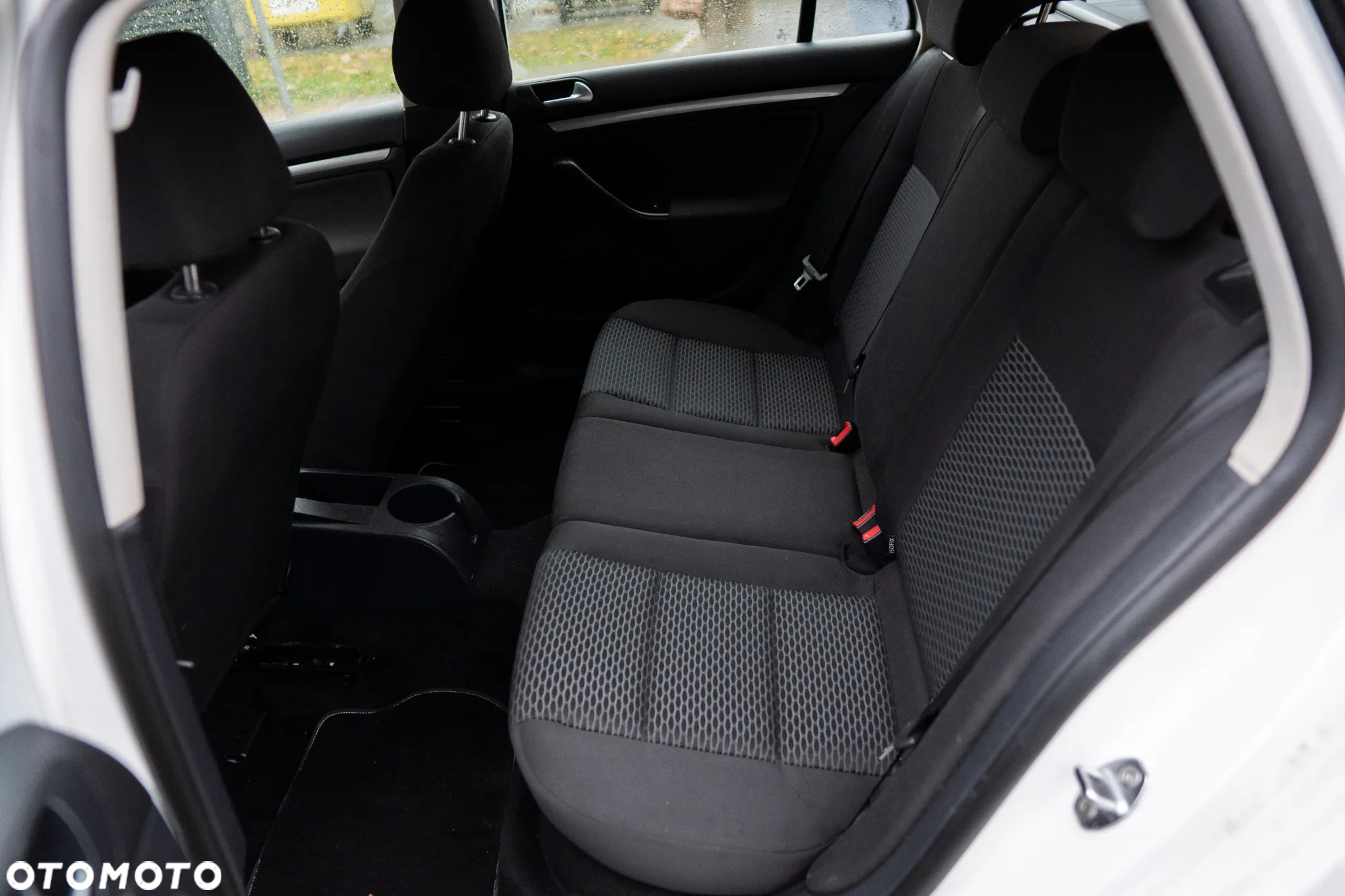 Volkswagen Golf VI 1.6 TDI Trendline - 29