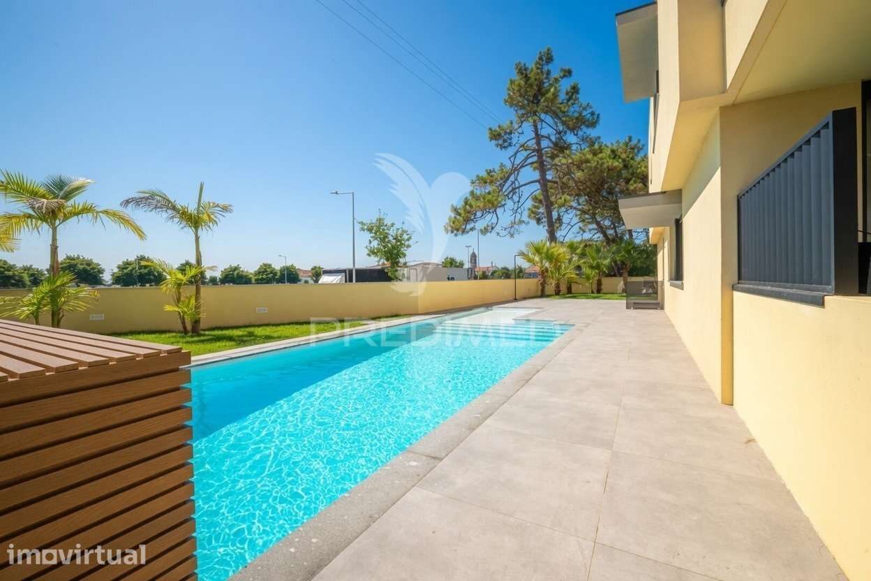 Apartamento T3 Duplex NOVO - Vista Mar, Condomínio fechado c/piscina - Grande imagem: 5/35