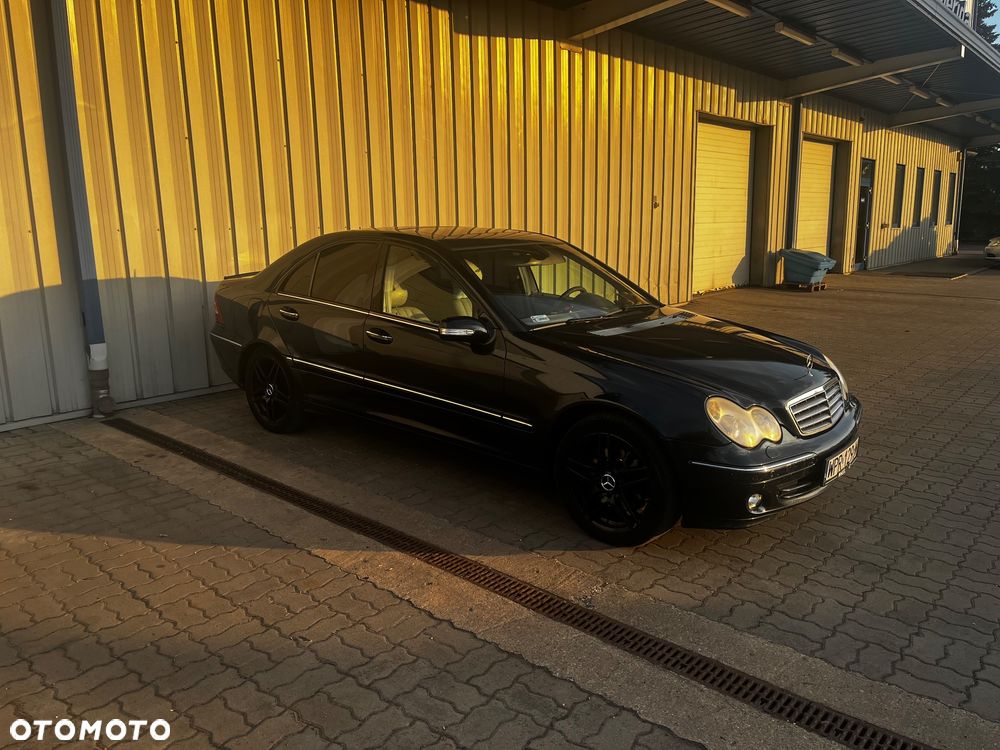 Mercedes-Benz Klasa C 240 T Avantgarde 4-Matic - 3
