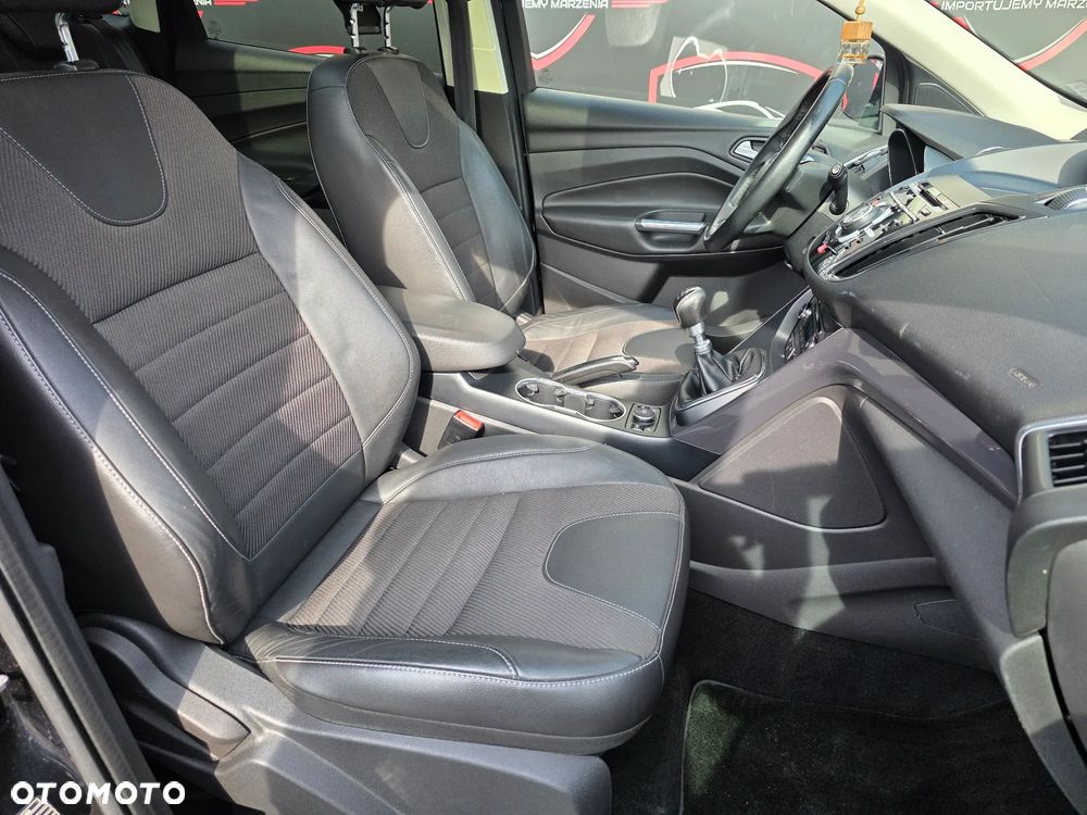 Ford Kuga 2.0 TDCi 2x4 Titanium - 26