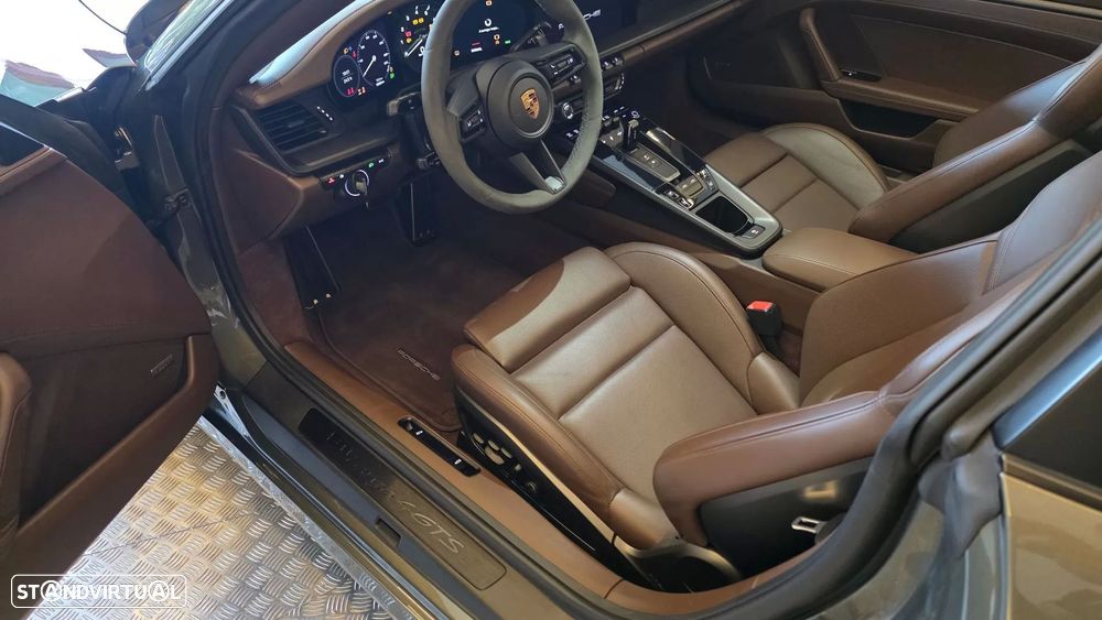 Porsche 911 (992) Targa 4 GTS PDK - 34