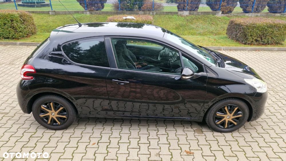 Peugeot 208 1.6 e-HDi Allure STT - 9