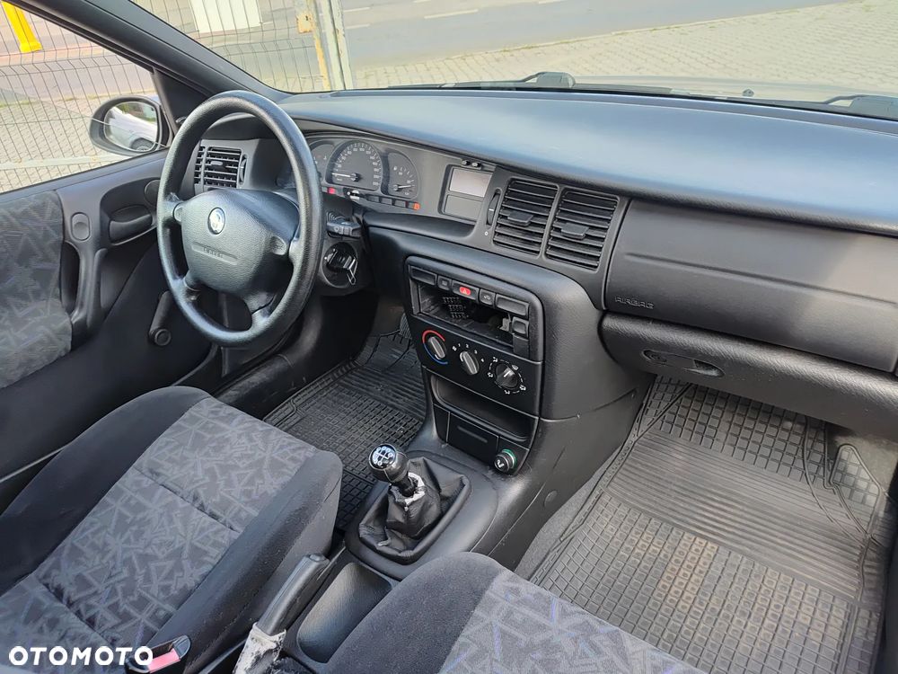 Opel Vectra 1.6 GLS - 21