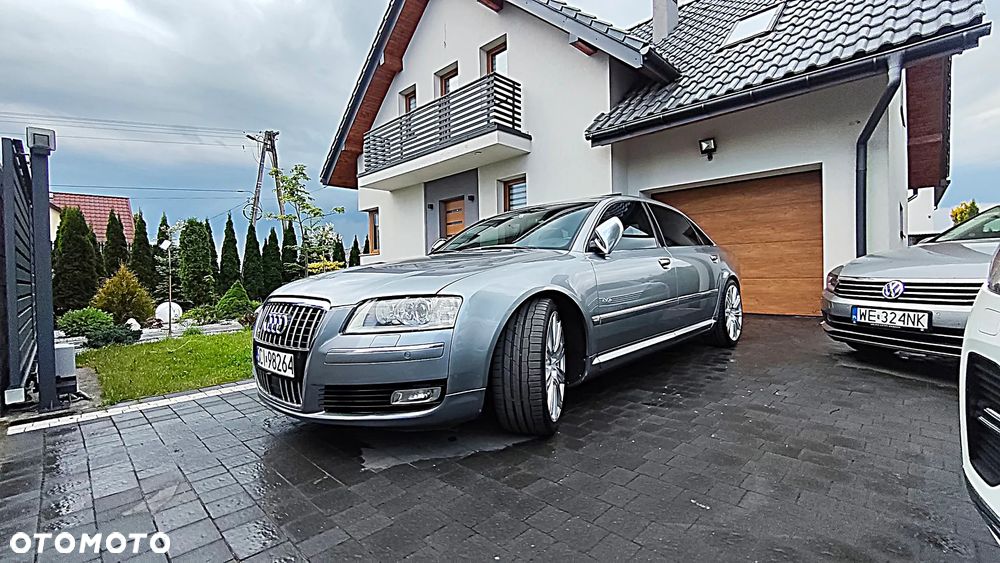Audi A8 4.2 L Quattro - 2