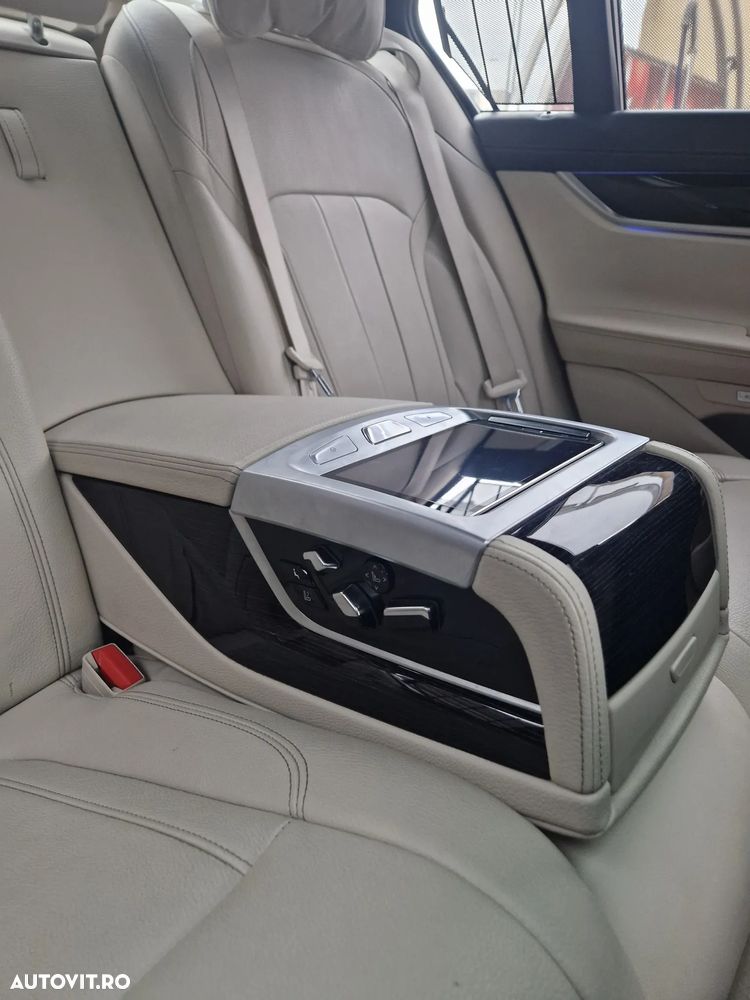 BMW Seria 7 740e iPerformance - 21