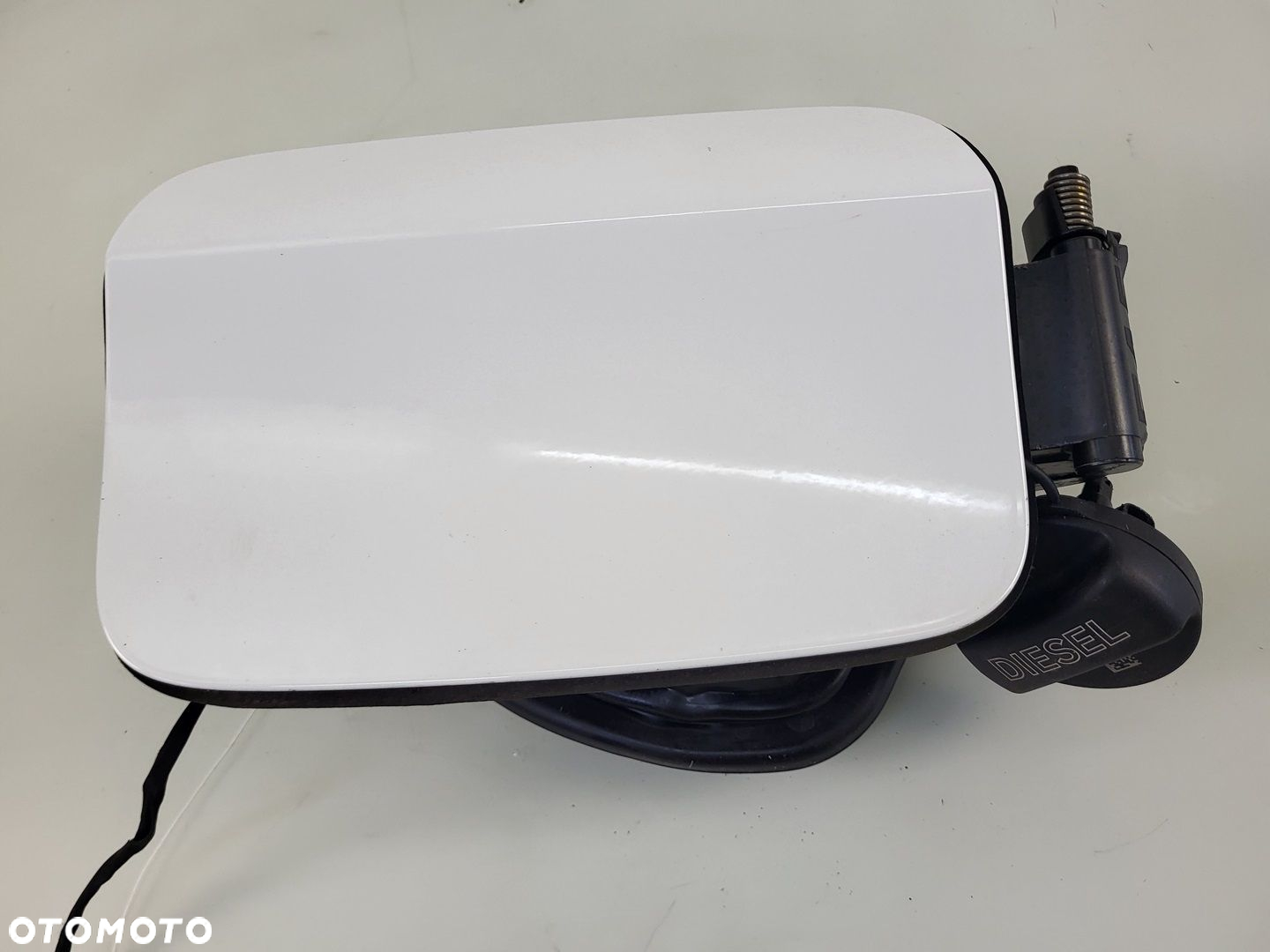 klapka wlewu paliwa 2.0d 300 alpine weiss BMW 2 F45 F46 7302255 - 3