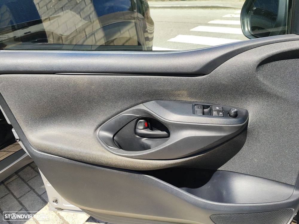 Toyota Yaris - 12