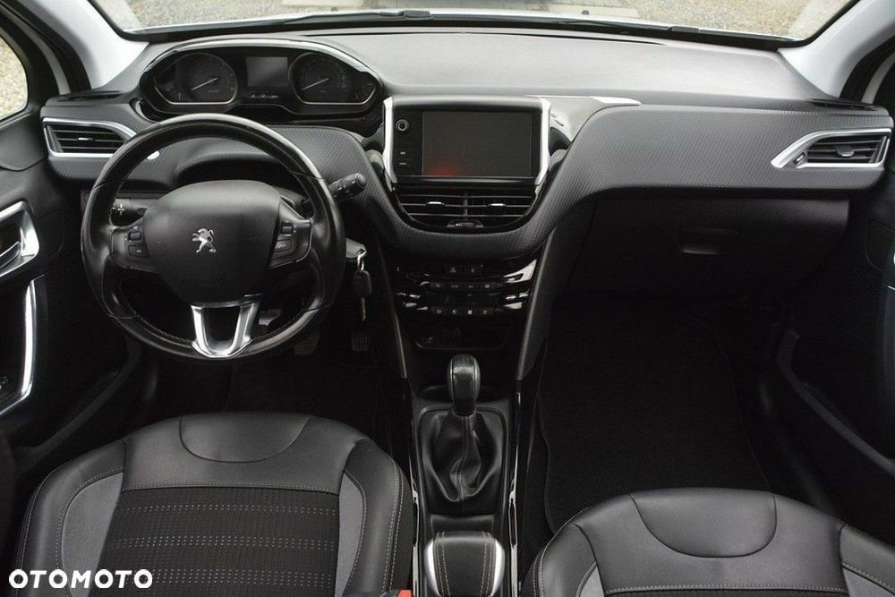 Peugeot 2008 1.6 BlueHDi Allure S&S - 17