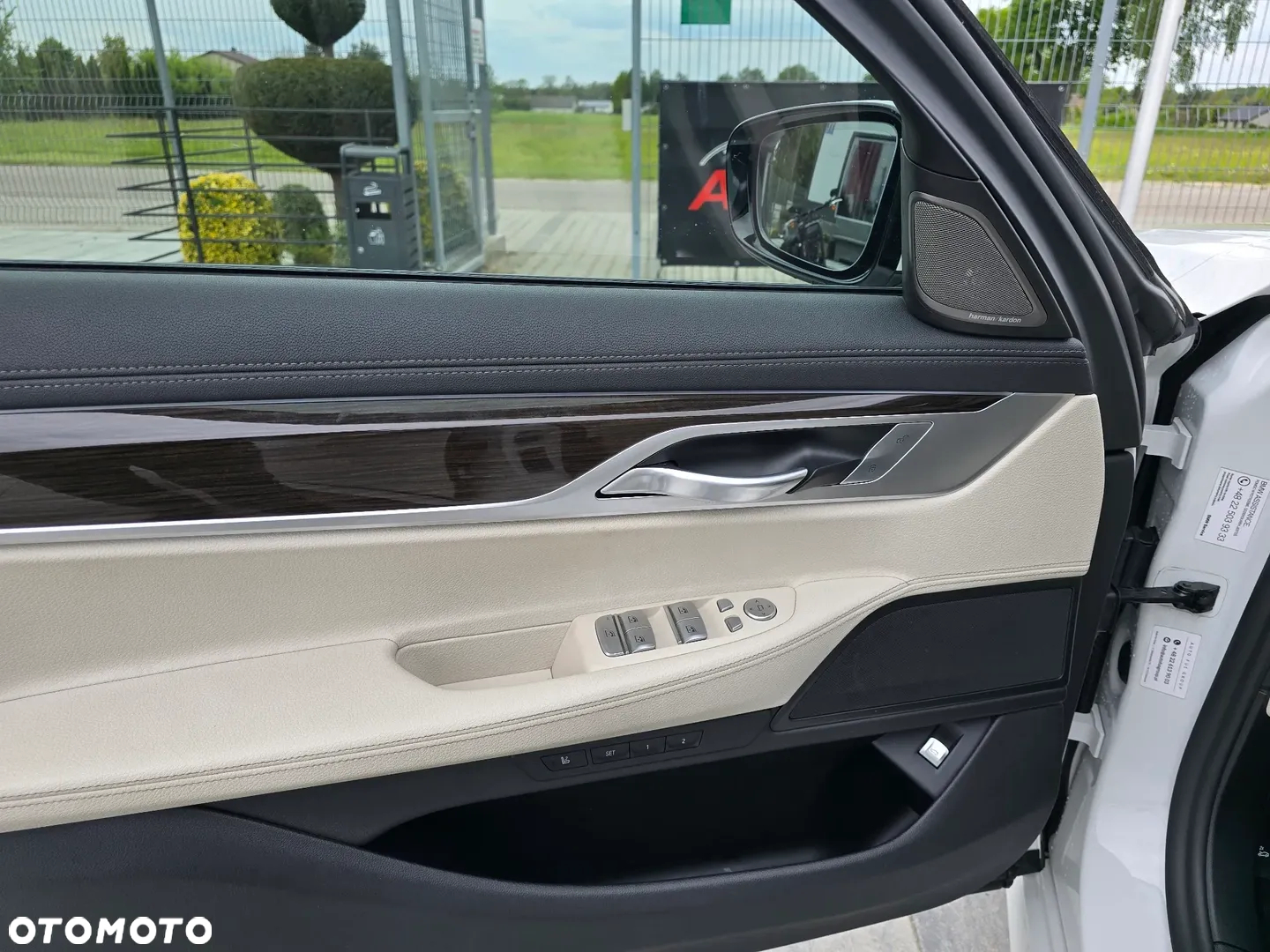 BMW Seria 7 750i xDrive sport - 26