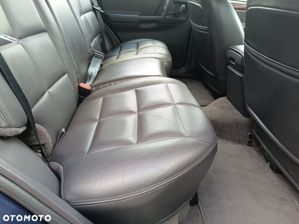 Jeep Grand Cherokee - 24