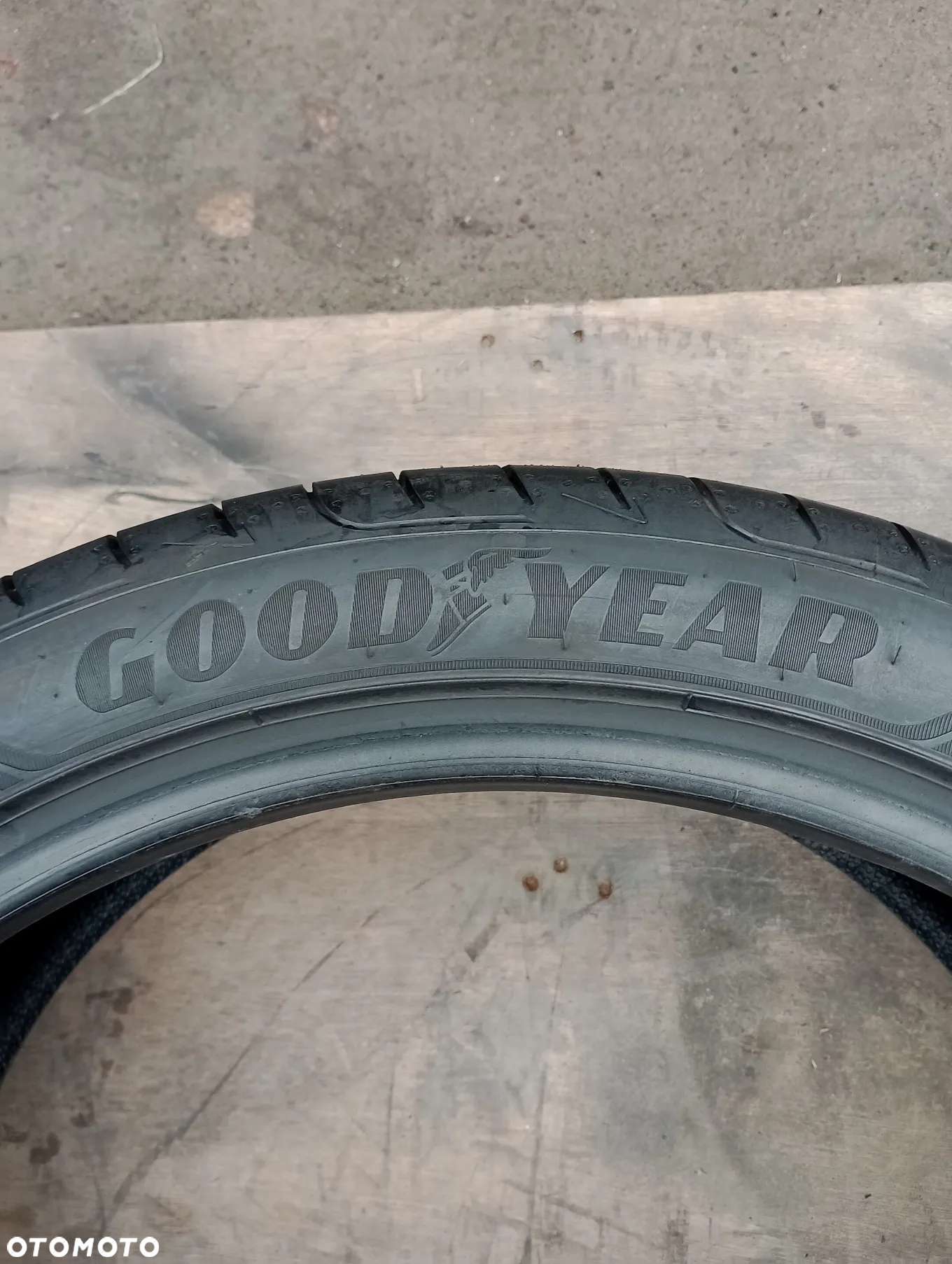 OPONY LETNIE 4x 255/40 R21 102Y GOODYEAR EAGLE F1 - 4