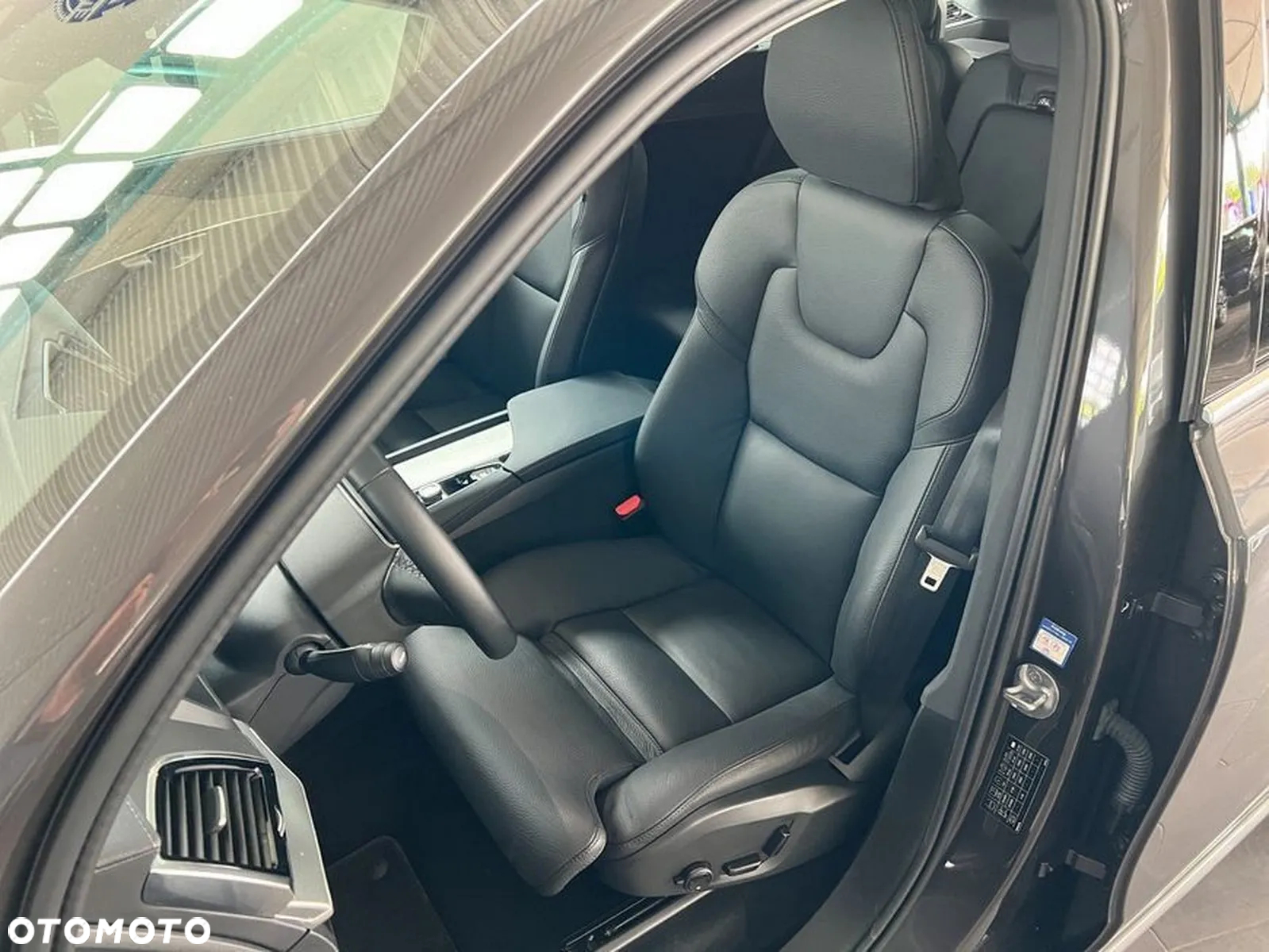 Volvo XC 90 B5 D AWD Plus Bright - 28