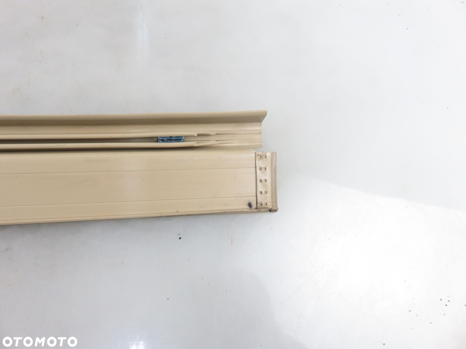 LISTWA PROGOWA WEWNĘTRZNA PRAWA MERCEDES Sedan W124 - 5