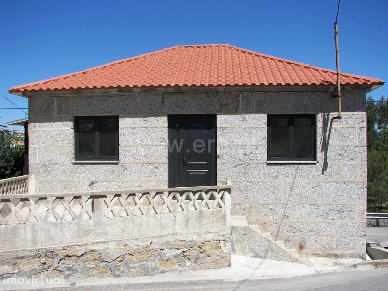 Moradia em pedra bi-familiar em Antime - Grande imagem: 2/12
