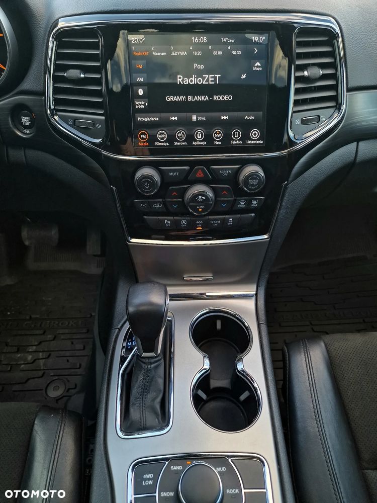 Jeep Grand Cherokee - 21