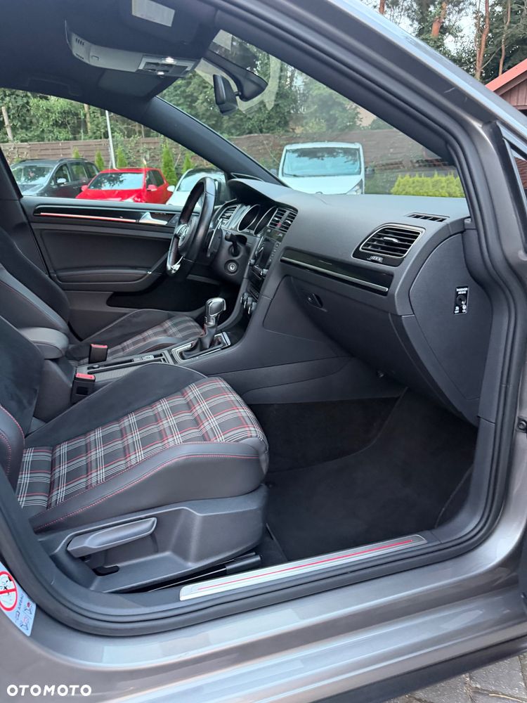 Volkswagen Golf 2.0 TSI BMT GTI Performance DSG - 32