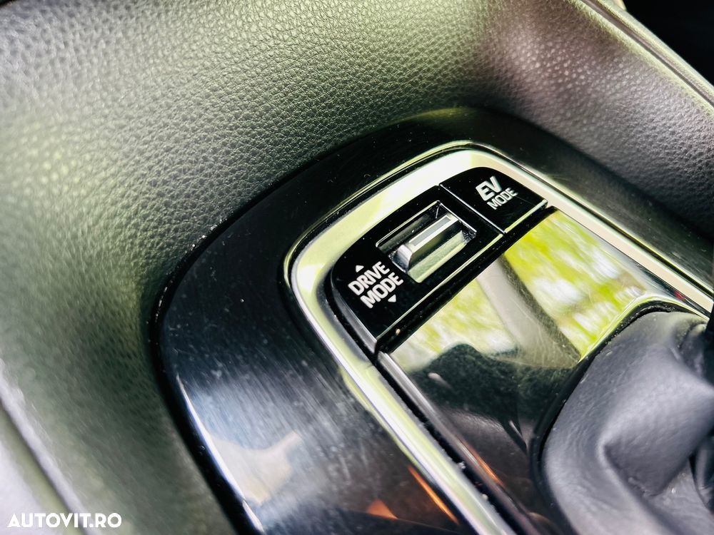 Toyota Corolla 1.8 HSD Business - 11